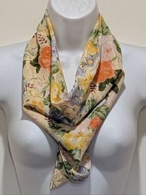 NWOT Beckwoman  20”x20” Butter Yellow and Blue Floral Ascot Scarf